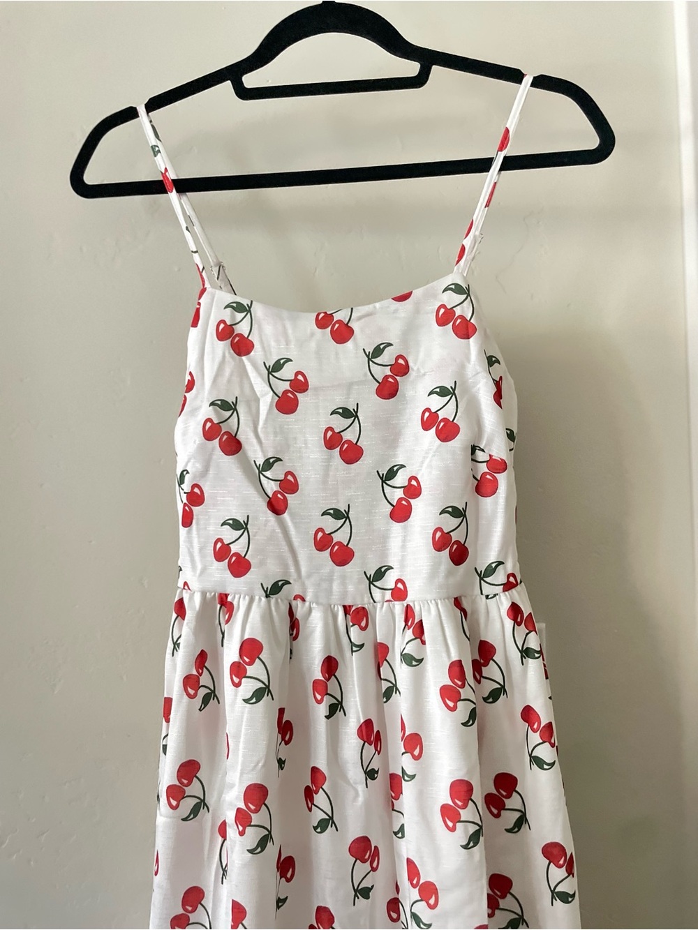 White Cherry Print Maxi Dress with Spaghetti Straps and Fitted Bodice - Picture 4 of 8